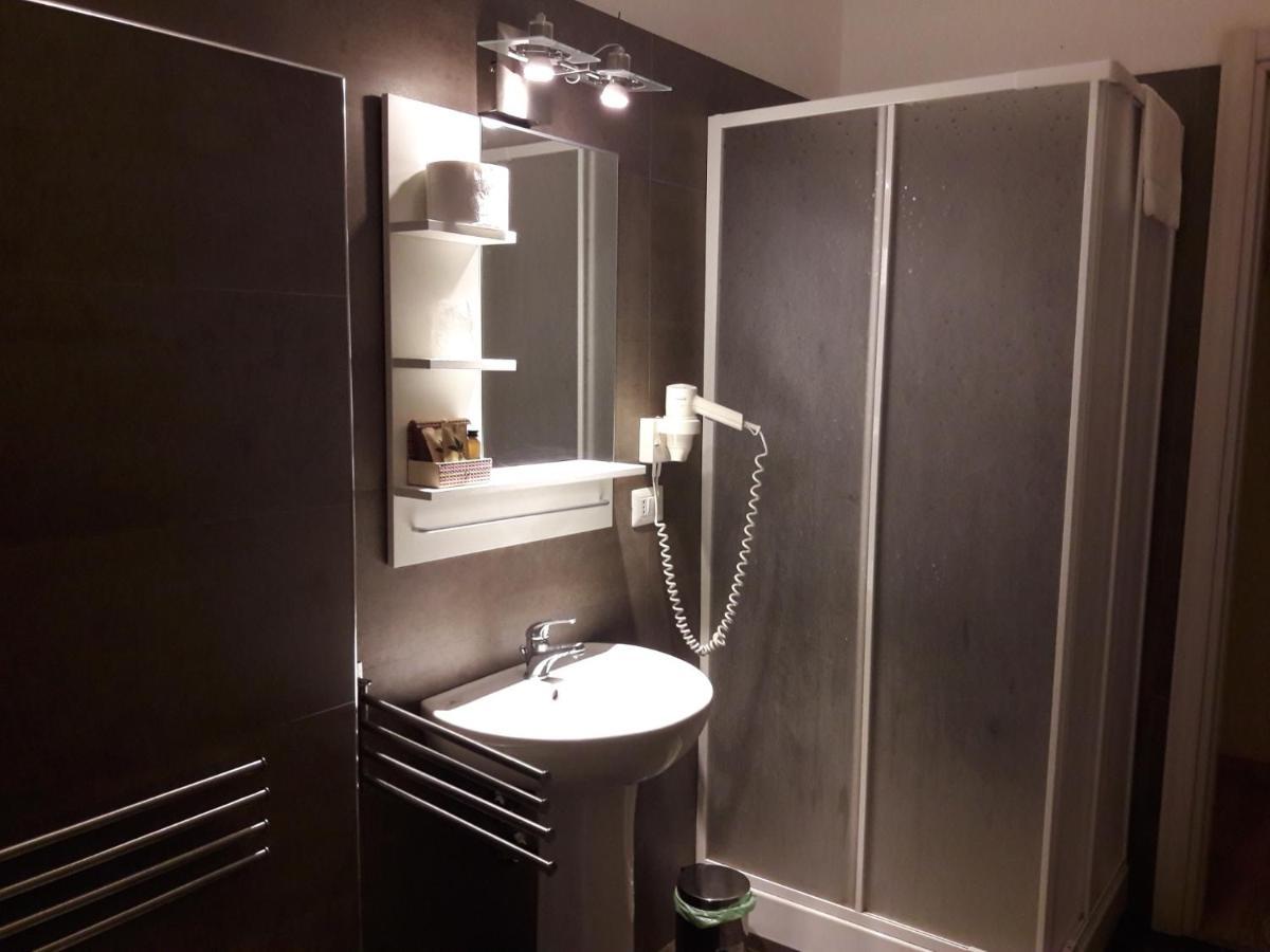 4Rooms Guest House Free Wi-Fi Salerno Eksteriør bilde