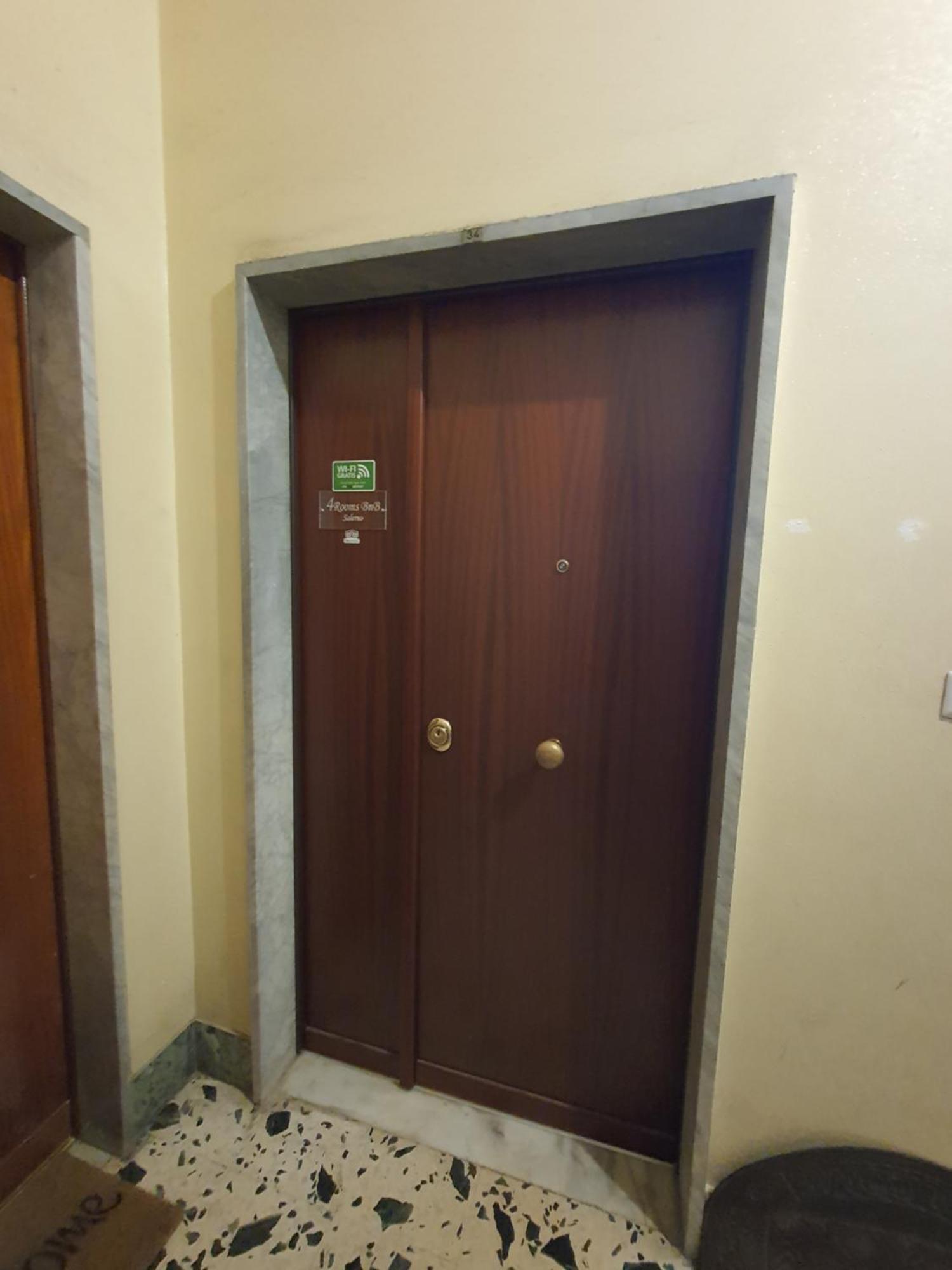 4Rooms Guest House Free Wi-Fi Salerno Eksteriør bilde
