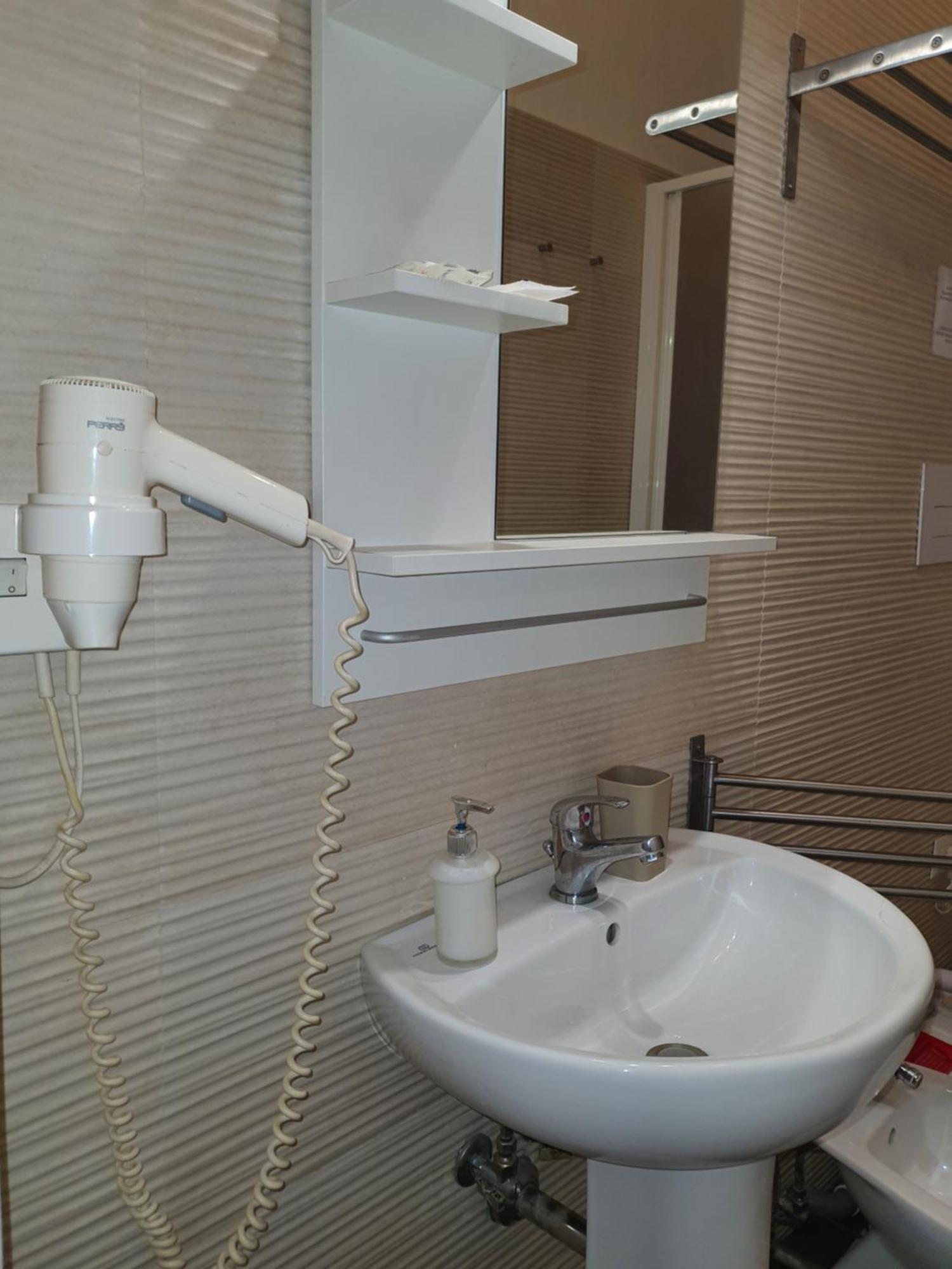 4Rooms Guest House Free Wi-Fi Salerno Eksteriør bilde