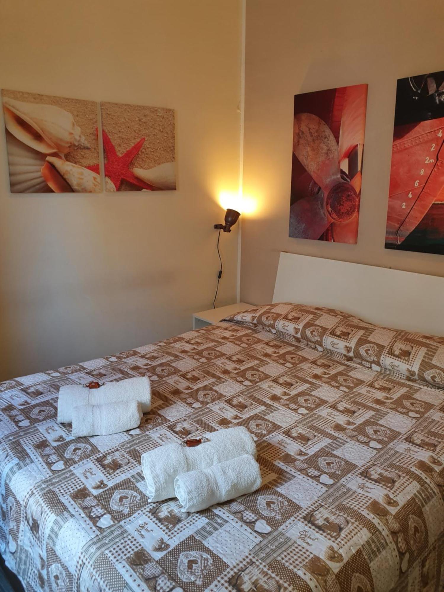 4Rooms Guest House Free Wi-Fi Salerno Eksteriør bilde