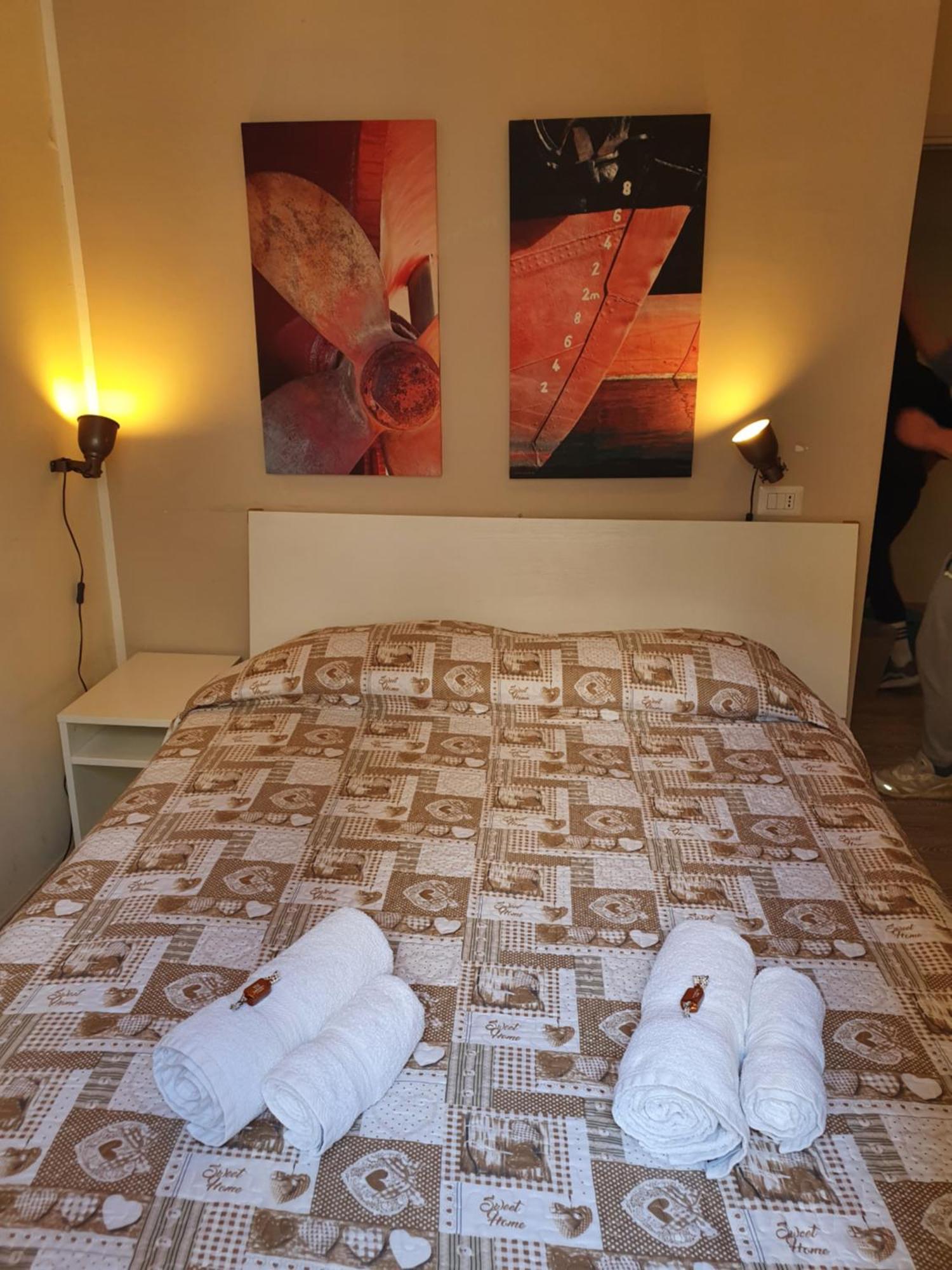 4Rooms Guest House Free Wi-Fi Salerno Eksteriør bilde