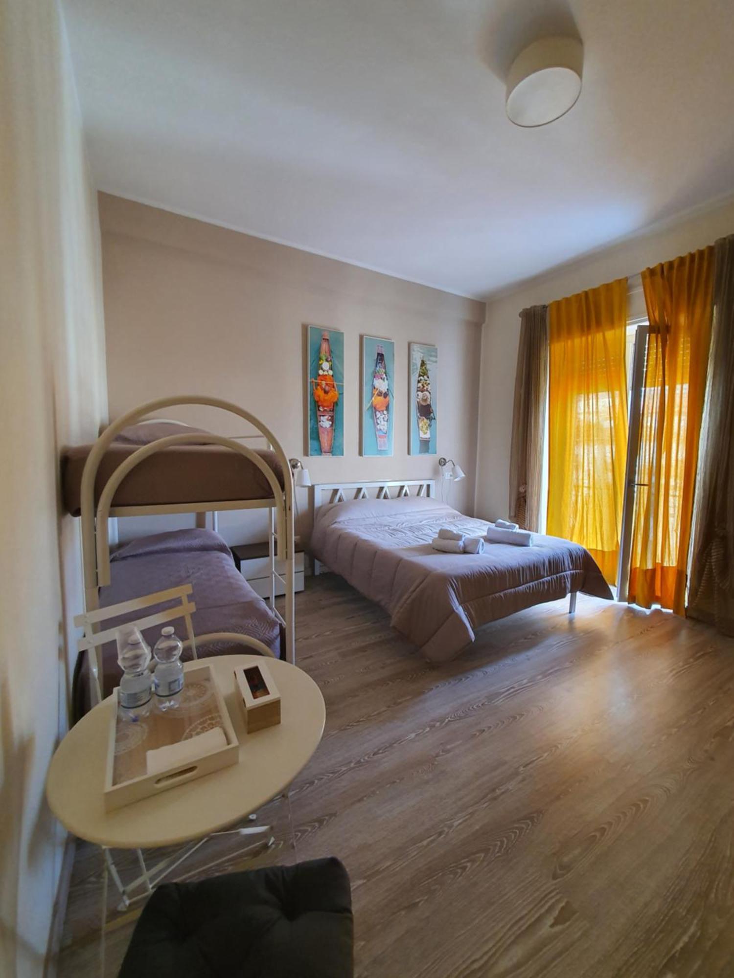 4Rooms Guest House Free Wi-Fi Salerno Eksteriør bilde