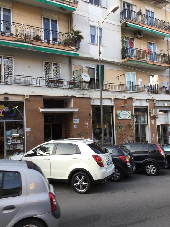 4Rooms Guest House Free Wi-Fi Salerno Eksteriør bilde